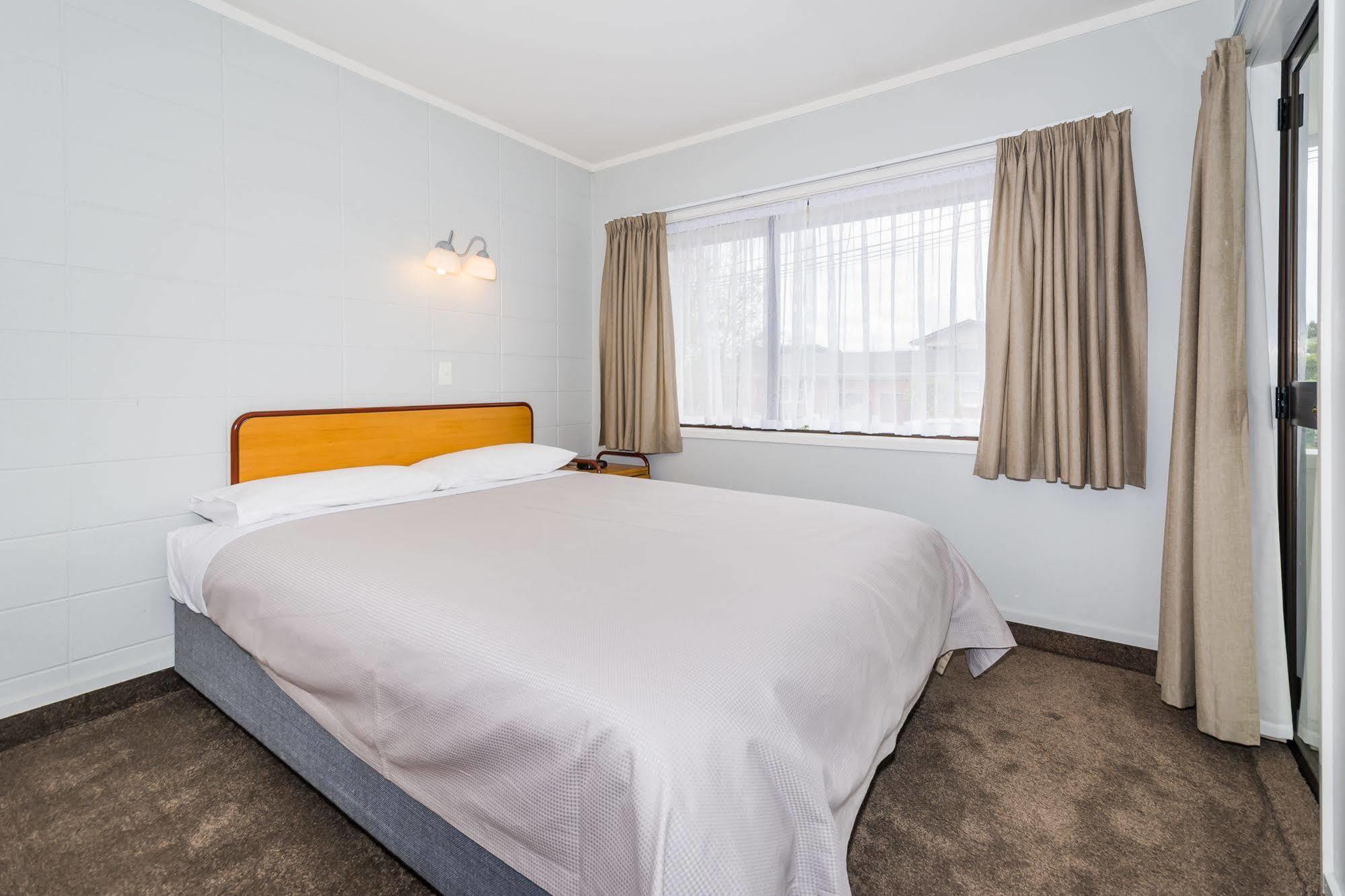 Takapuna International Motor Lodge Оукланд Екстериор снимка
